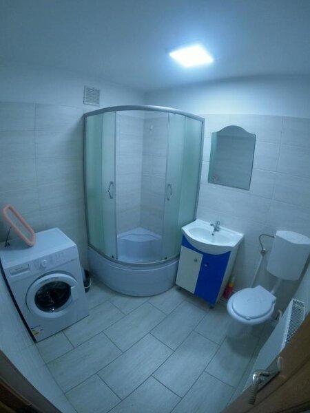 Garsoniera de inchiriat, complet mobilata si utilata, zona excelenta.