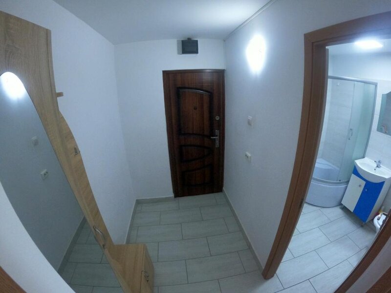 Garsoniera de inchiriat, complet mobilata si utilata, zona excelenta.